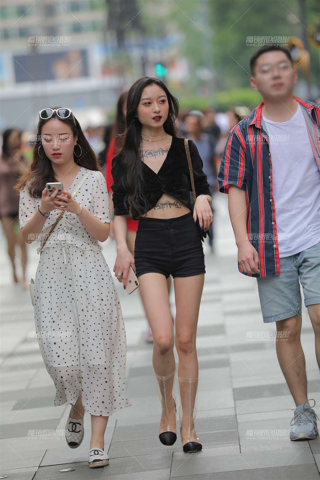 图片[1]-热裤美眉-街拍流行馆