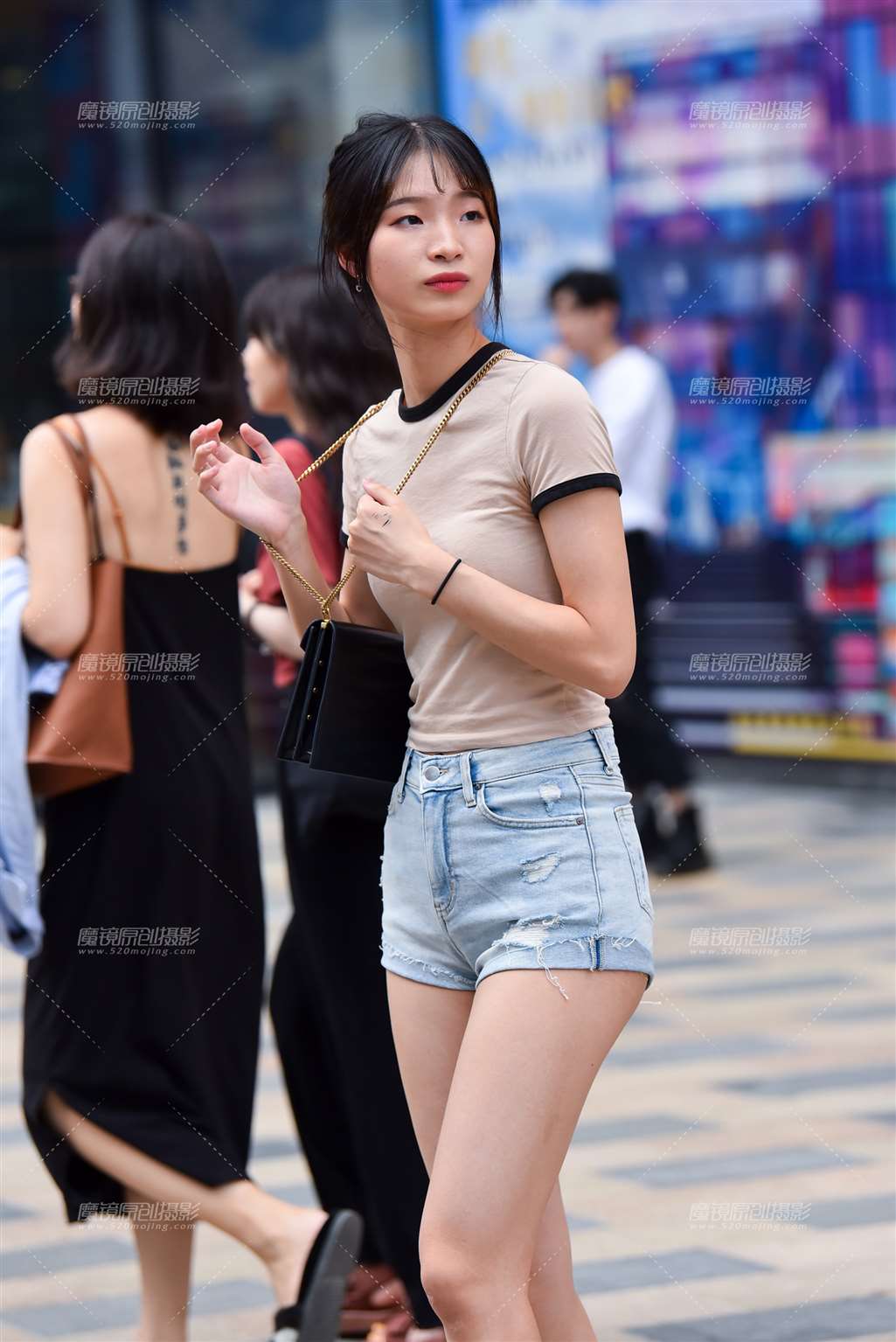 图片[5]-热裤小妹-街拍流行馆