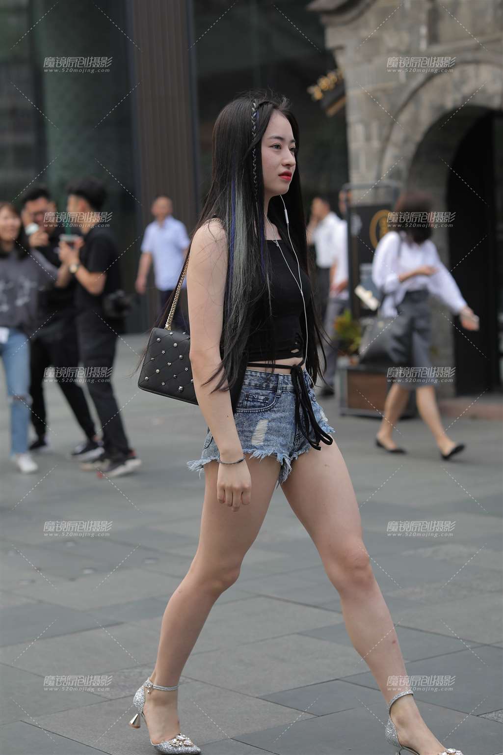 图片[5]-短袖热裤高跟 夏天的必备-街拍流行馆