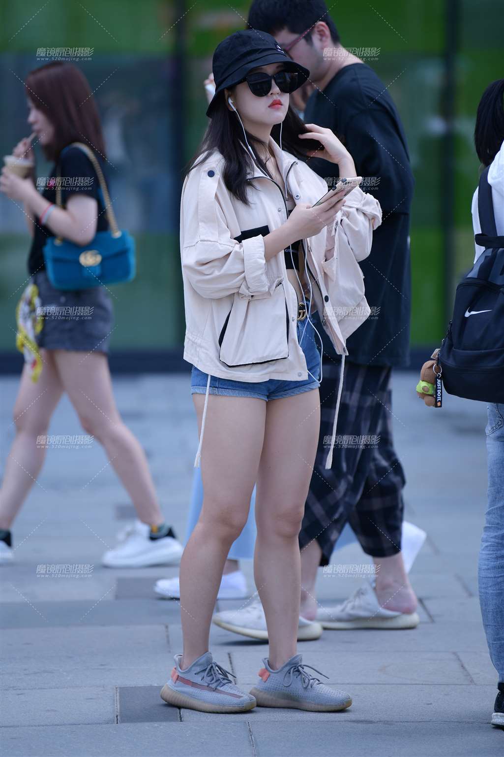 图片[1]-第1582篇性感热裤美女-街拍流行馆