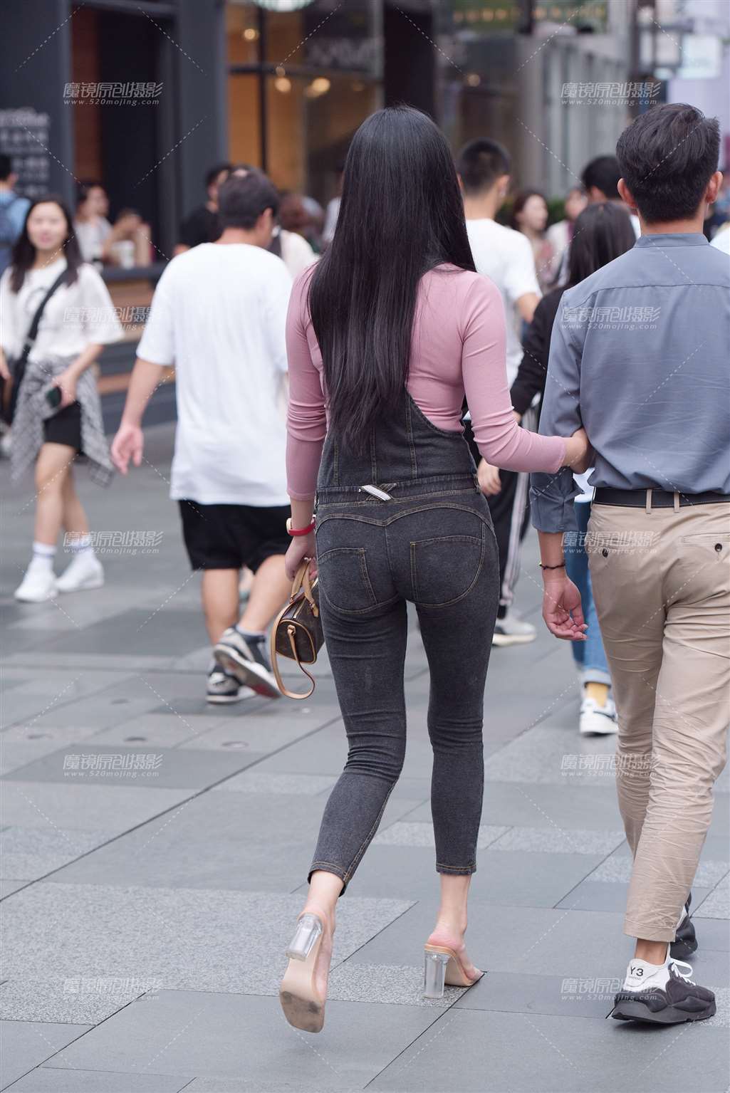图片[2]-高跟长腿美女-街拍流行馆