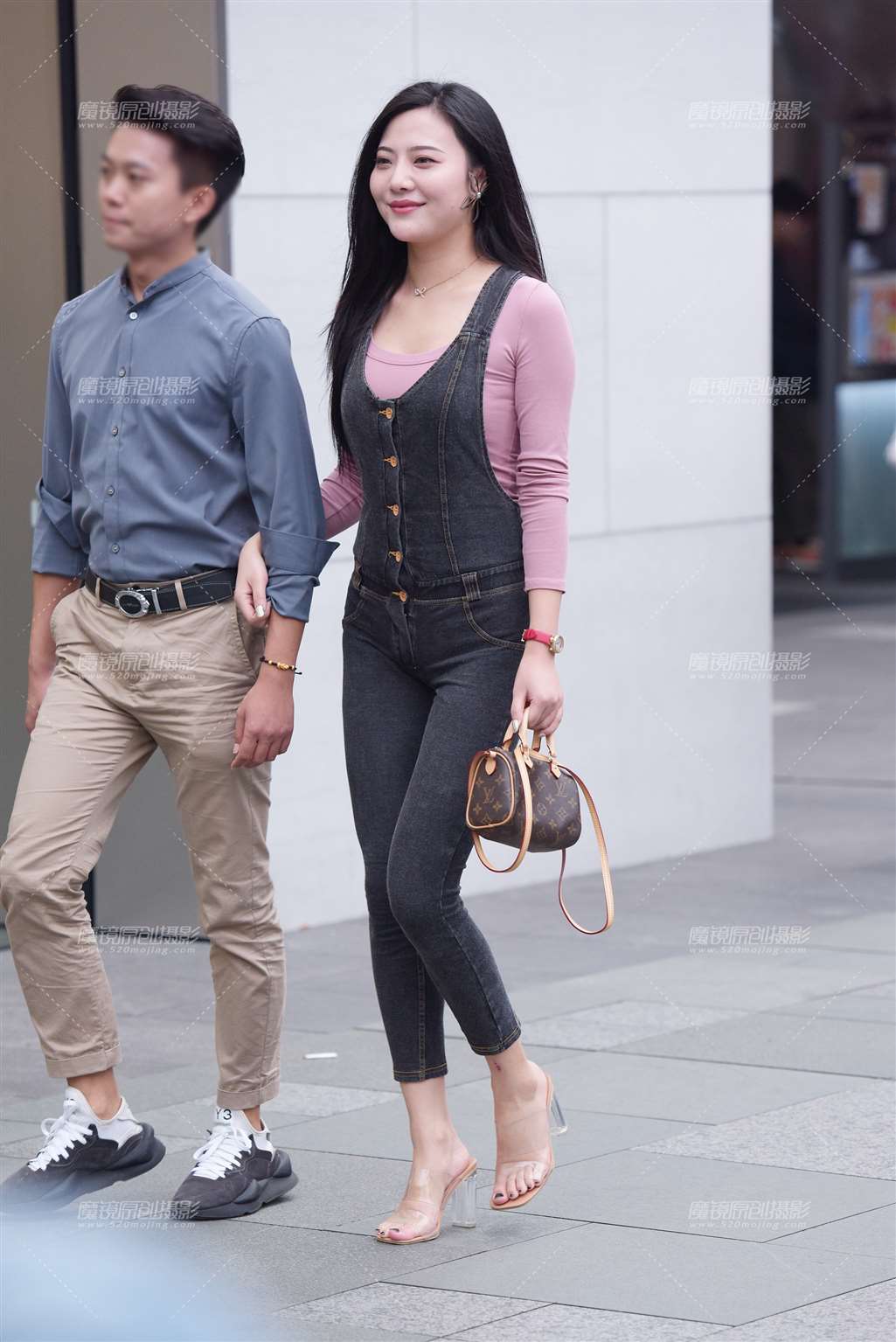 图片[4]-高跟长腿美女-街拍流行馆
