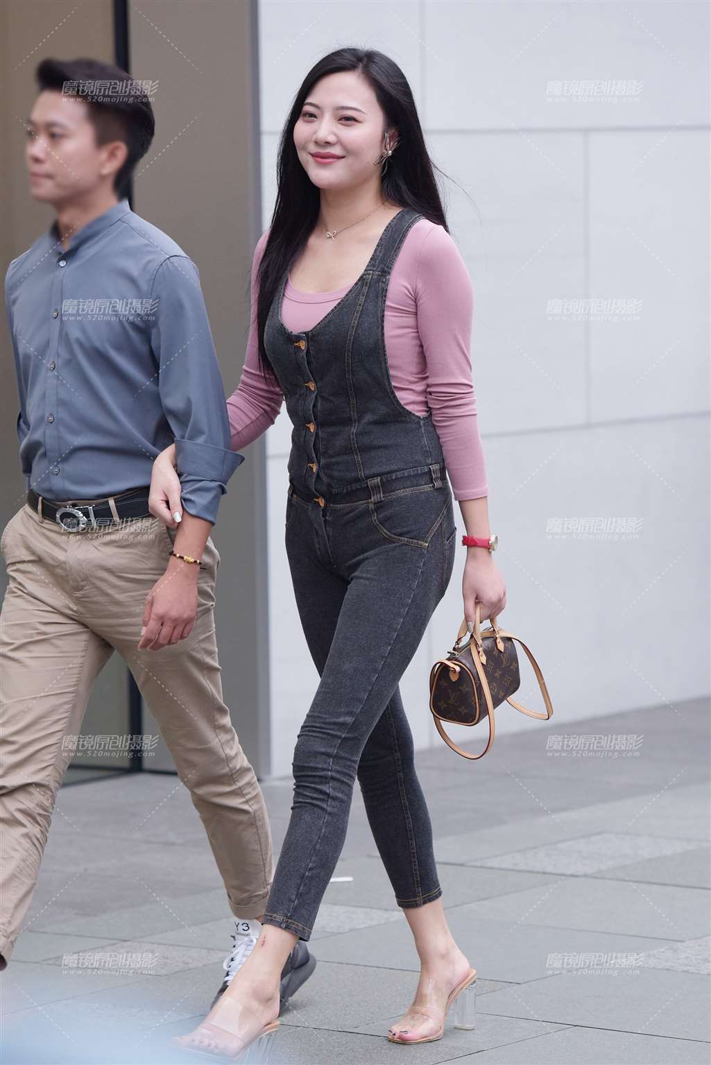图片[3]-高跟长腿美女-街拍流行馆
