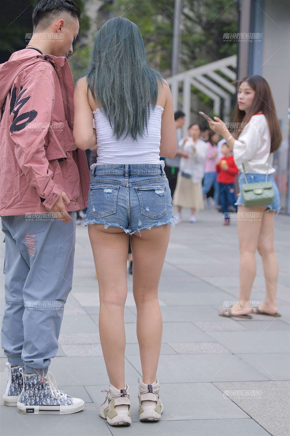 图片[2]-CHAO短热裤美眉-街拍流行馆