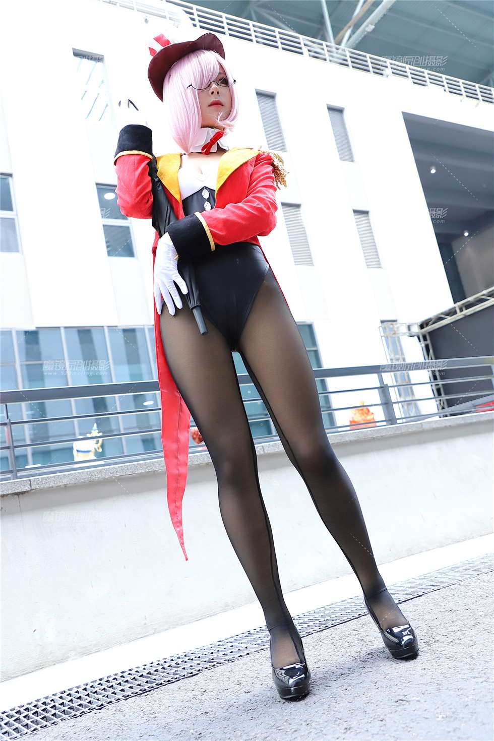 图片[4]-长腿黑丝红衣coser-街拍流行馆