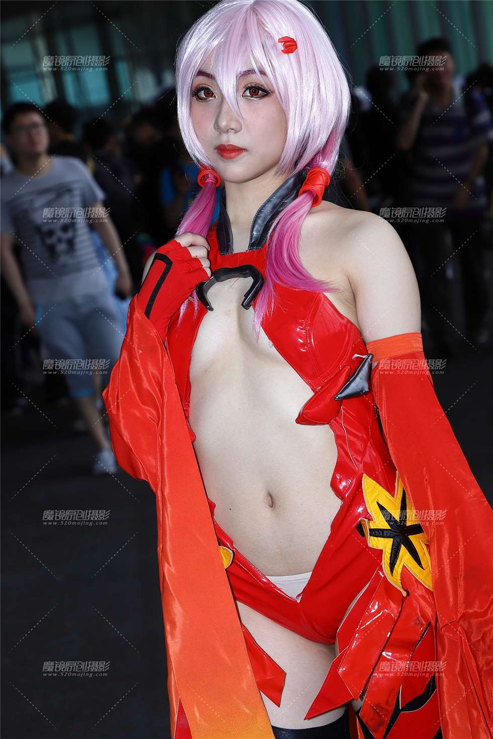 图片[3]-红衣coser-街拍流行馆