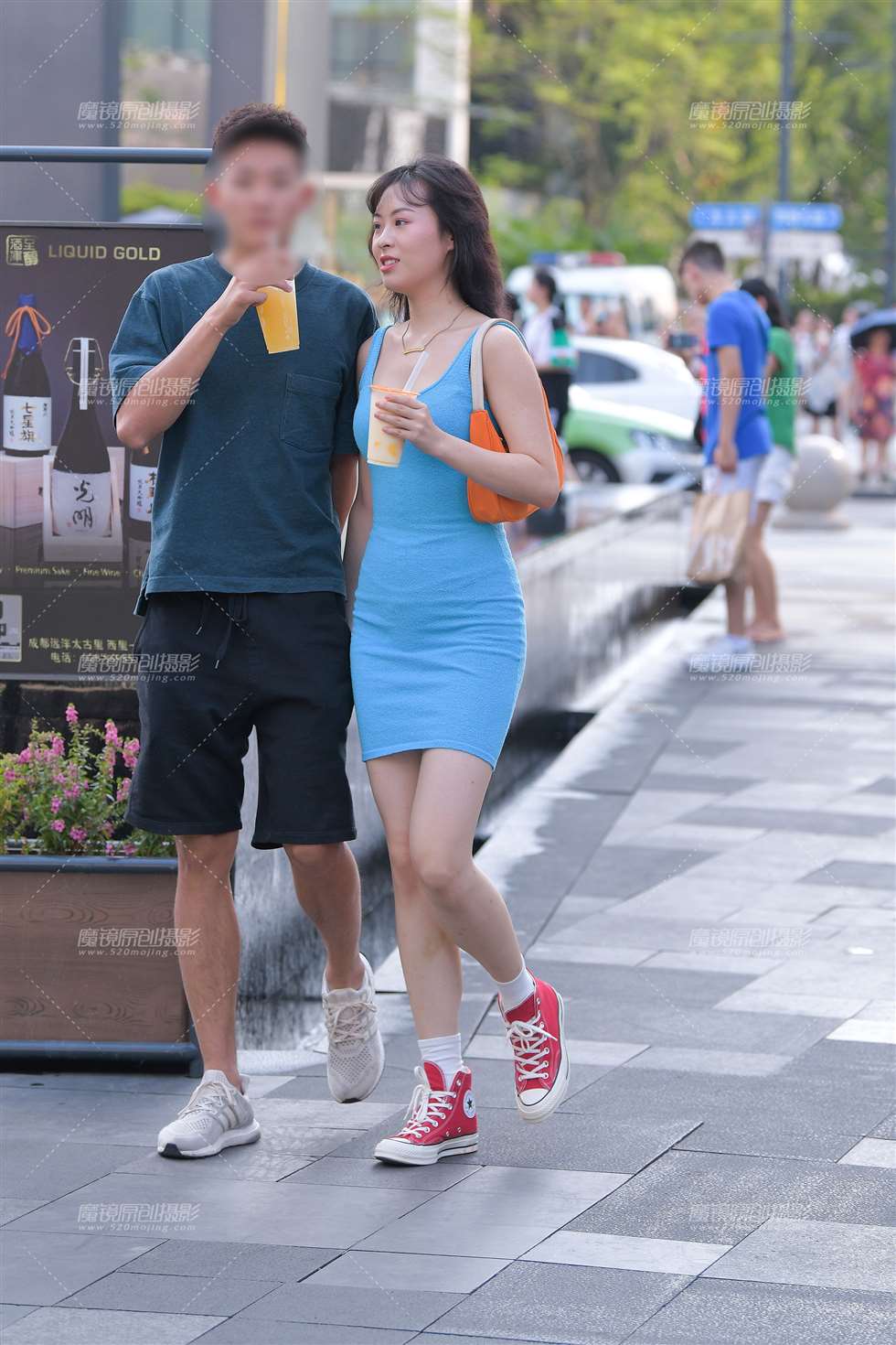 图片[4]-蓝色包臀裙性感女友-街拍流行馆