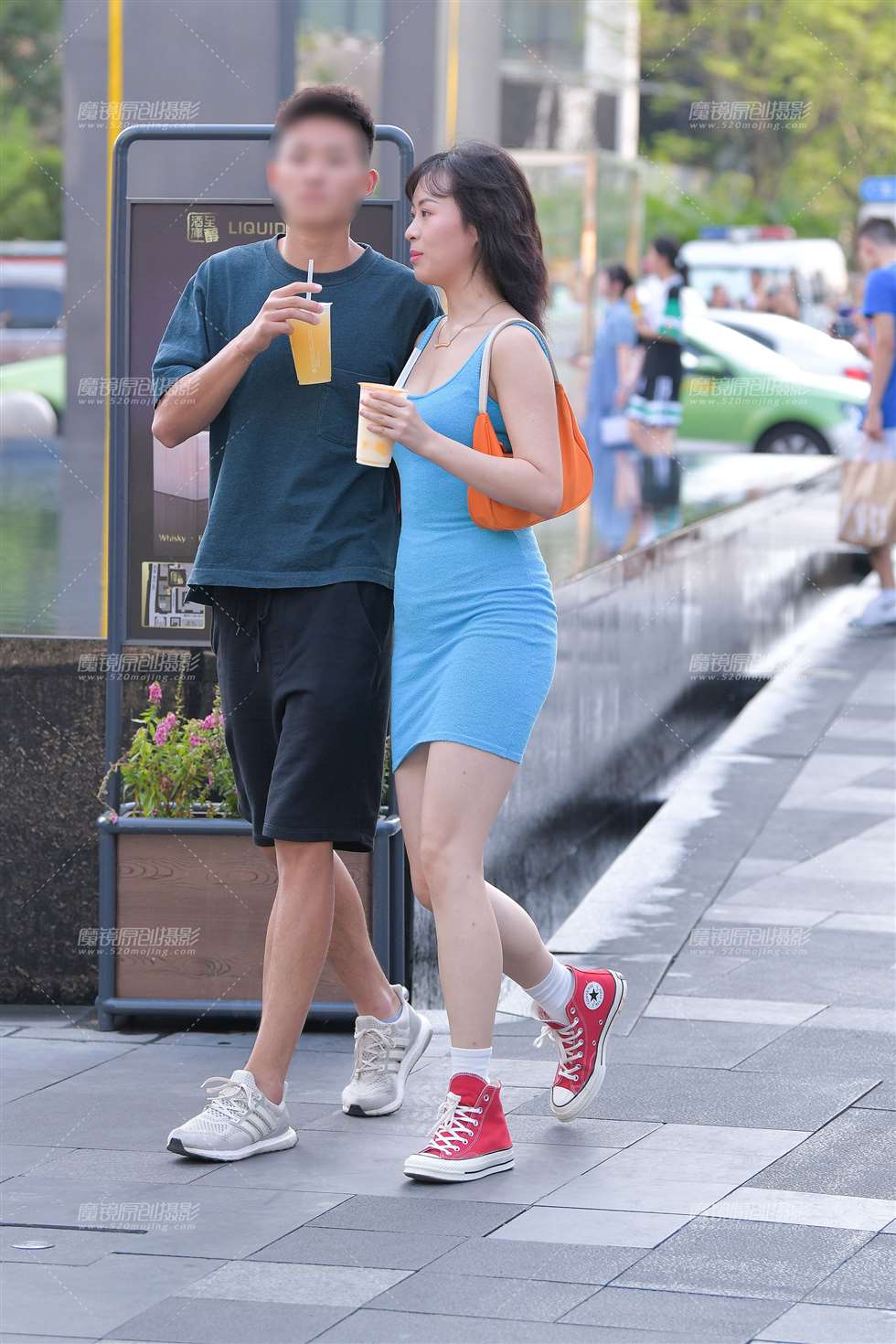 图片[5]-蓝色包臀裙性感女友-街拍流行馆