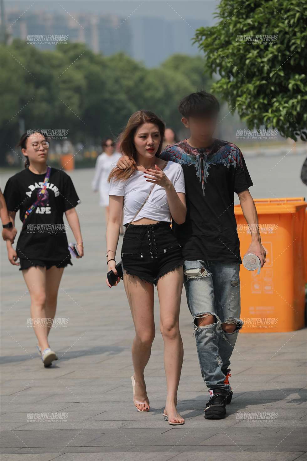 图片[1]-热裤美腿-街拍流行馆