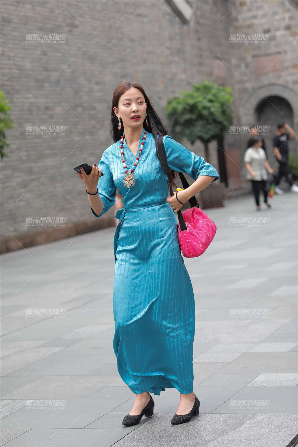 图片[3]-长裙高挑美眉-街拍流行馆