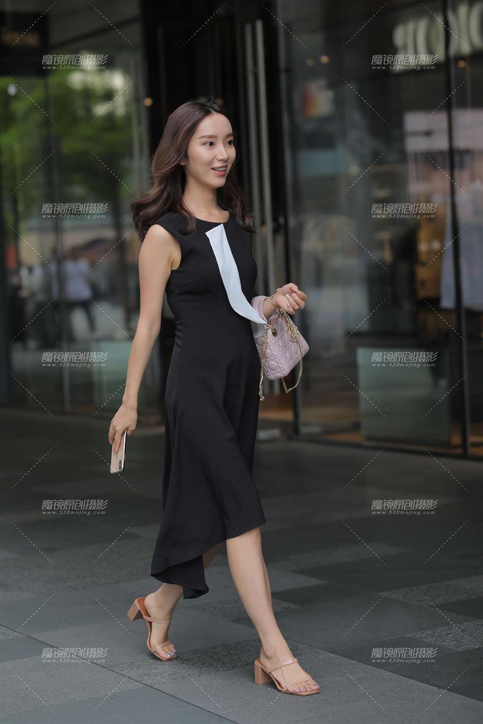 图片[1]-你的笑容 让我着谜-街拍流行馆