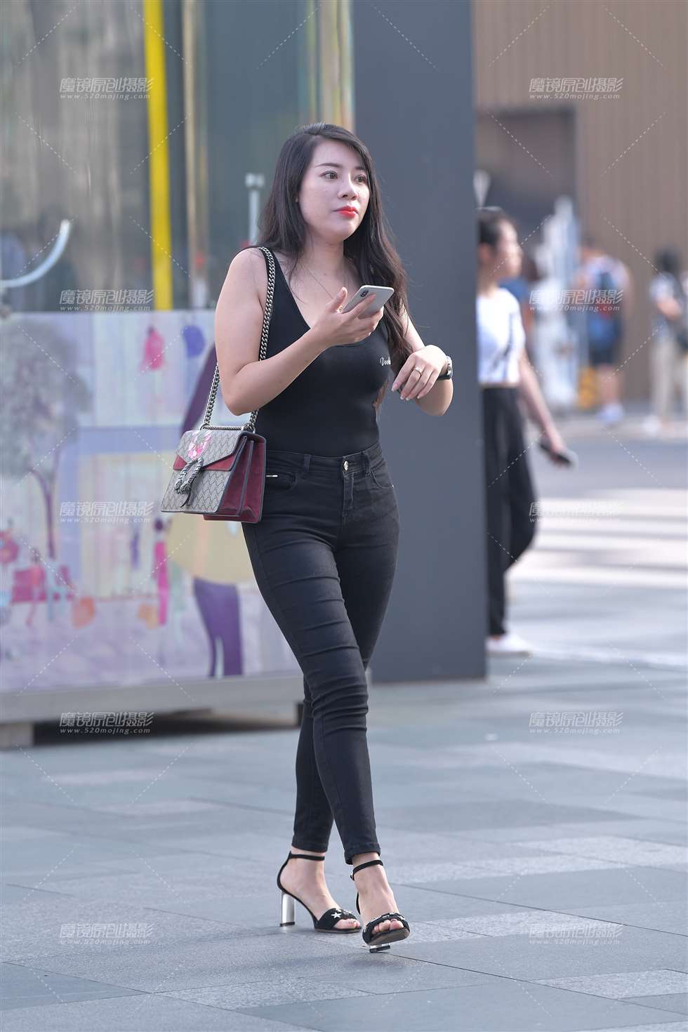 图片[3]-HEI色紧身**-街拍流行馆