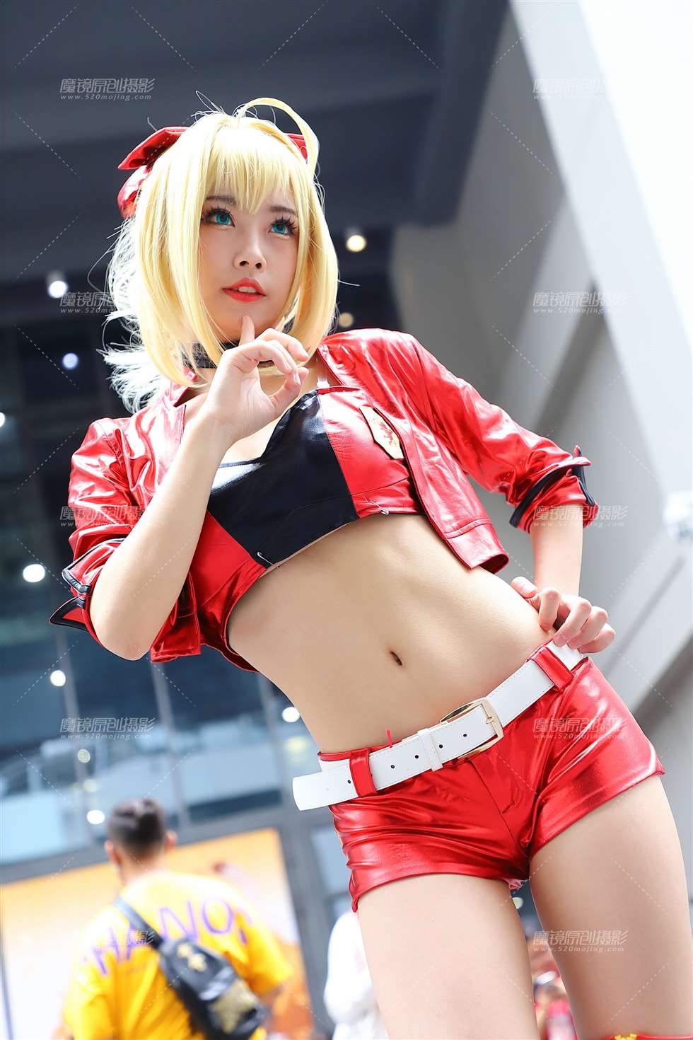 图片[1]-红衣赛车coser-街拍流行馆