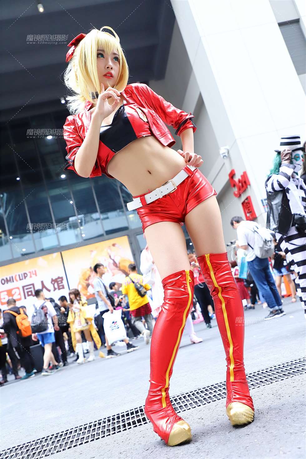 图片[3]-红衣赛车coser-街拍流行馆