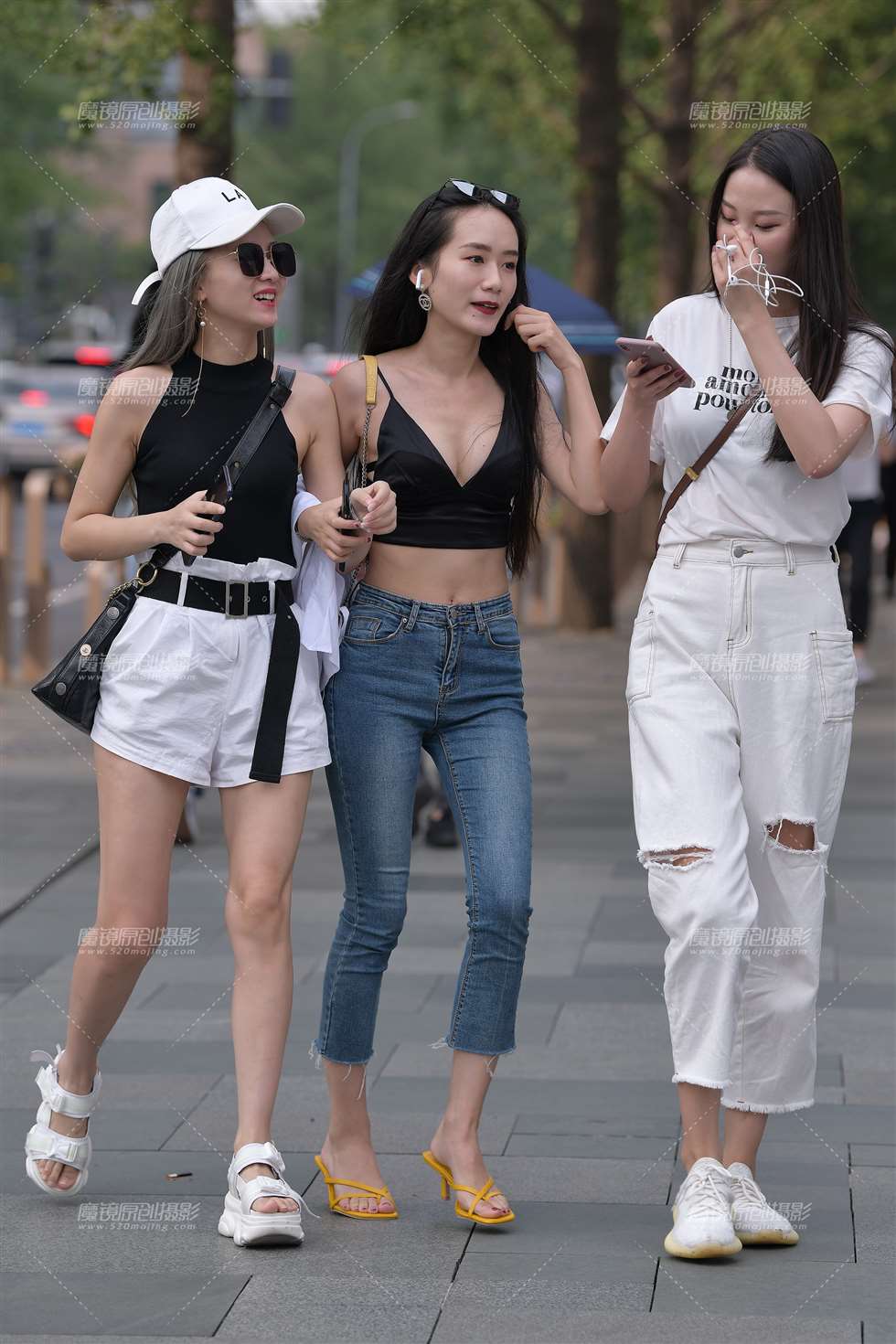 图片[4]-性感低胸露腰紧牛小姐姐-街拍流行馆