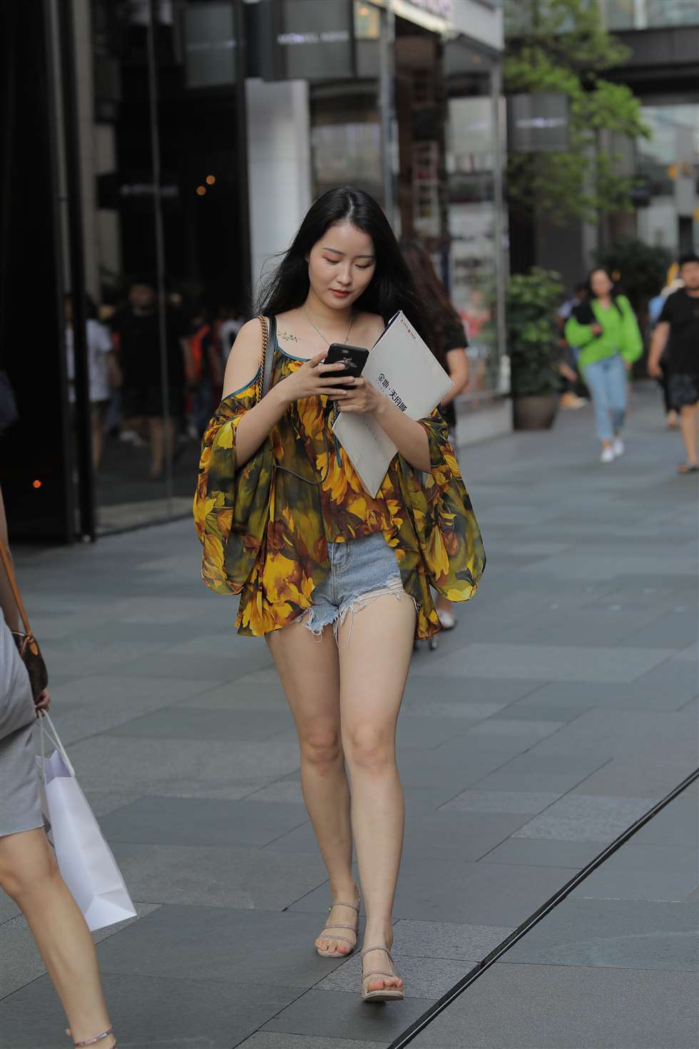 图片[4]-美不美 看大腿-街拍流行馆