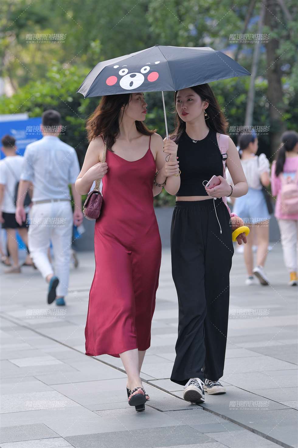 图片[1]-穿这裙子，就没令我失望过-街拍流行馆