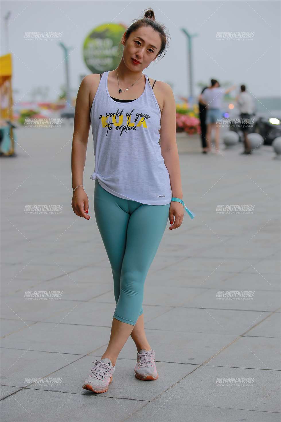 图片[1]-绿色瑜伽服-街拍流行馆