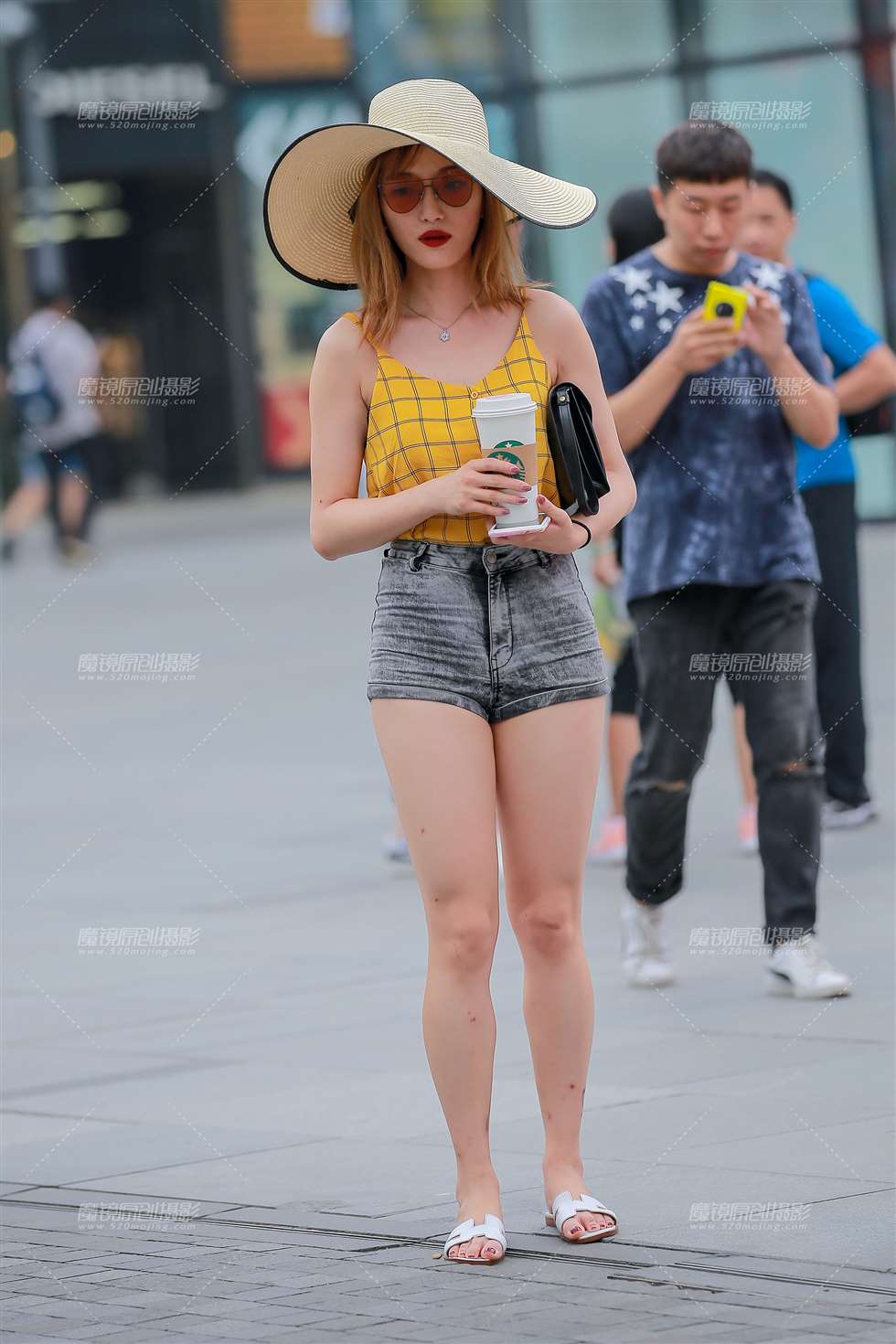 图片[3]-灰色热裤学妹-街拍流行馆
