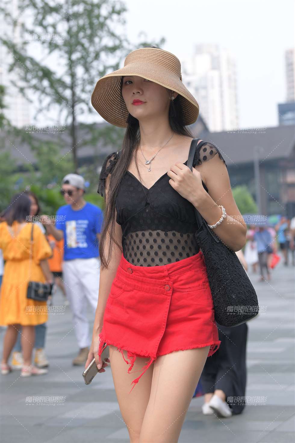 图片[1]-大长腿**-街拍流行馆