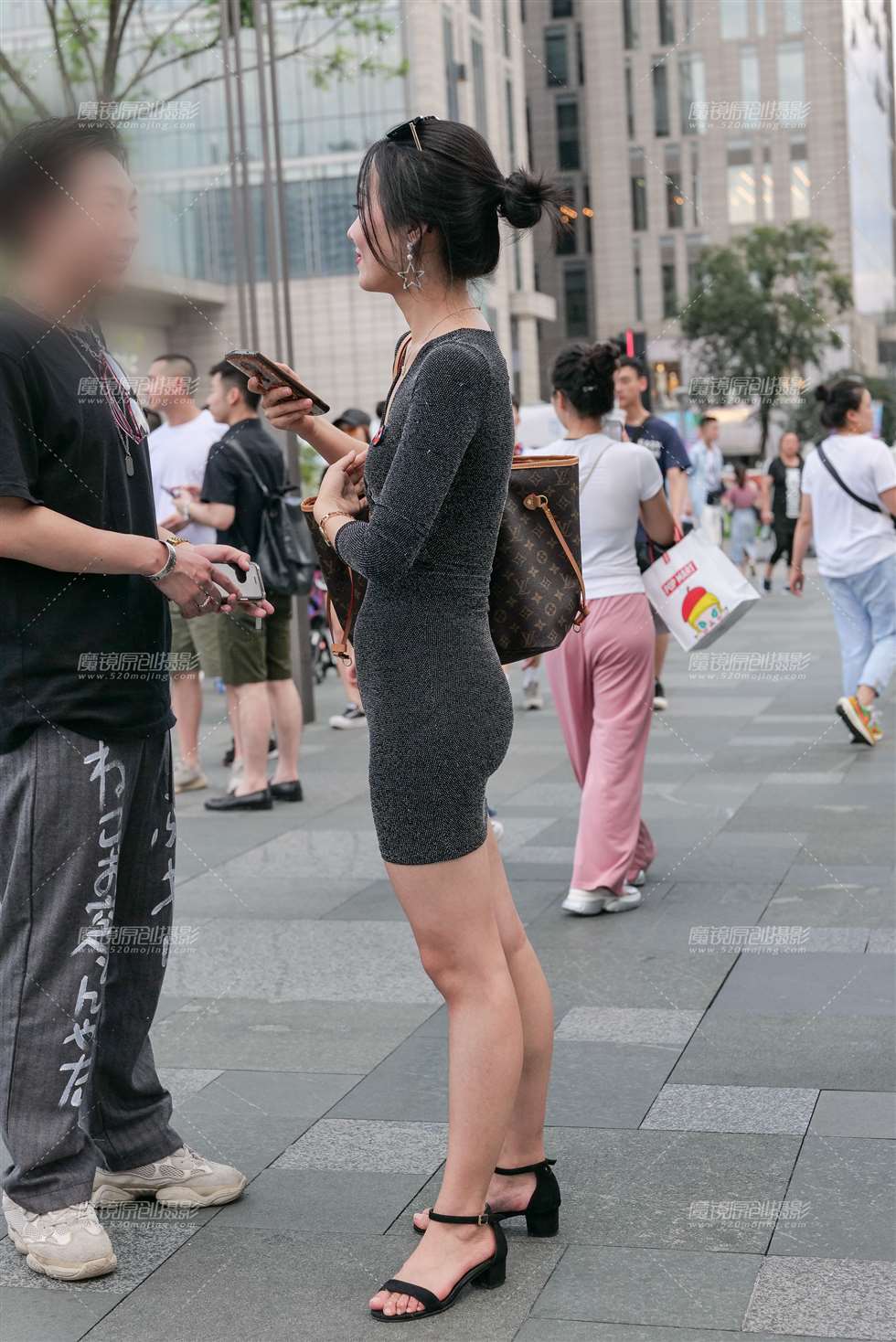 图片[1]-尽显妖娆-街拍流行馆