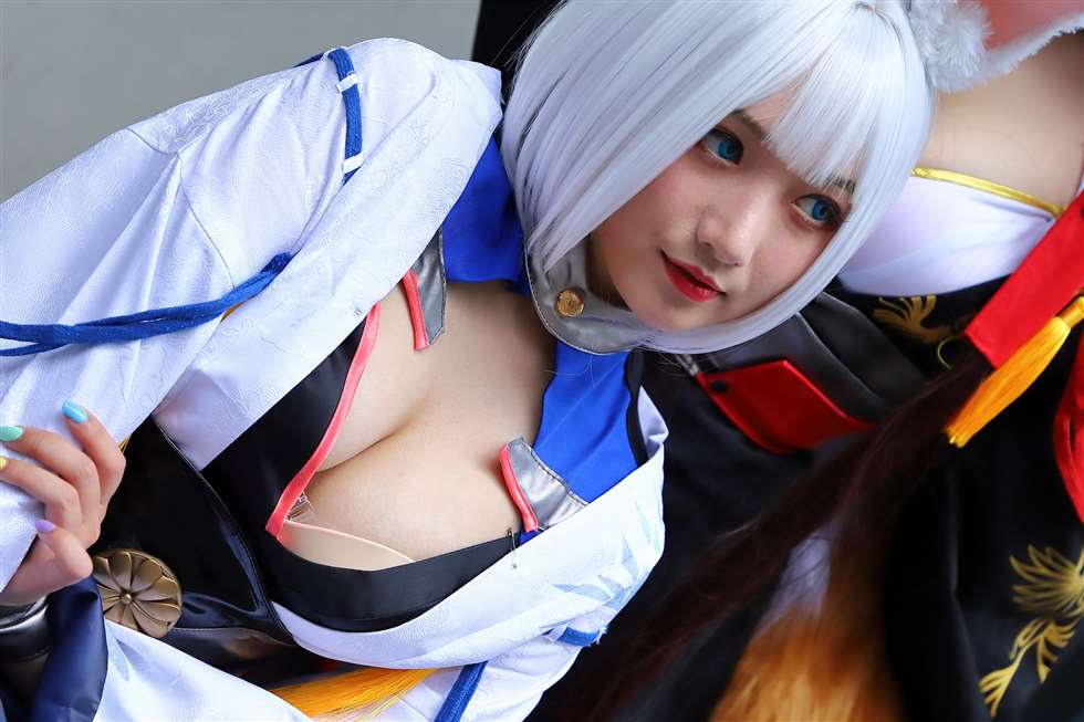图片[2]-银发美胸coser-街拍流行馆