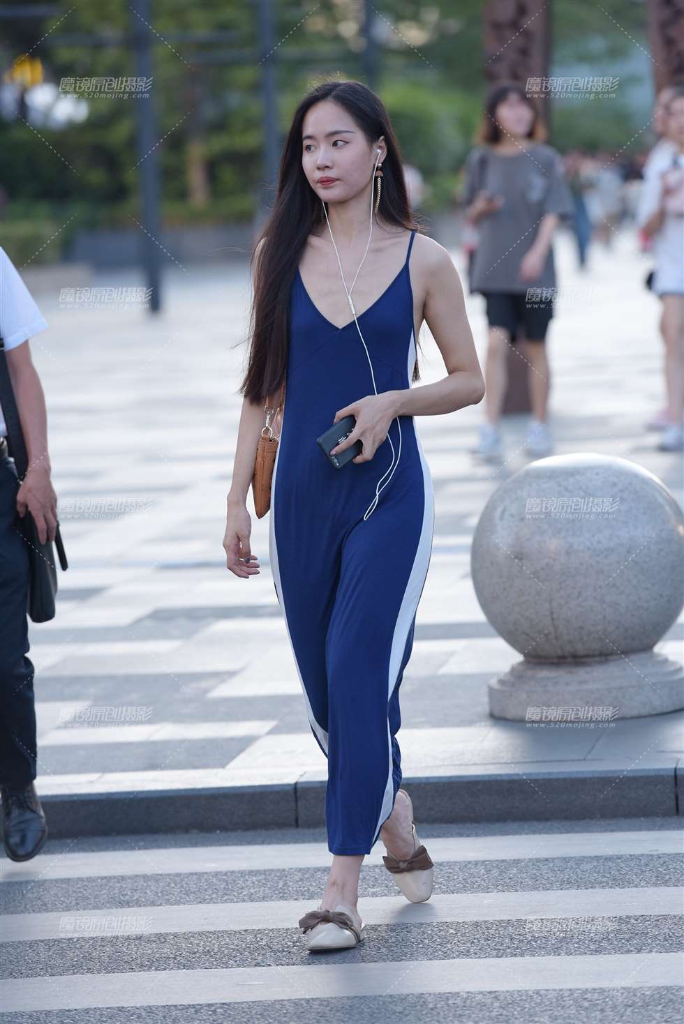 图片[1]-包臀裙美女-街拍流行馆