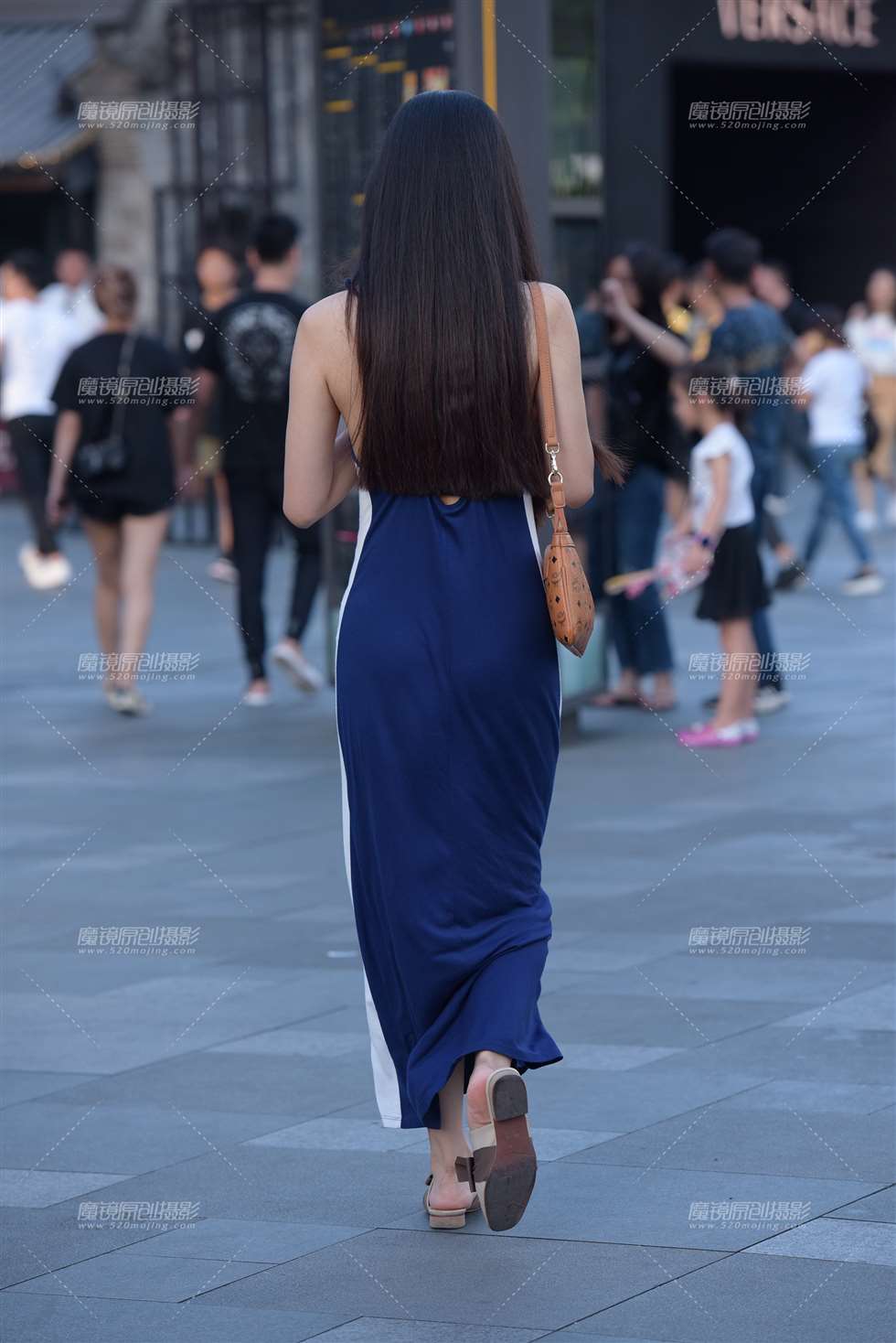 图片[2]-包臀裙美女-街拍流行馆