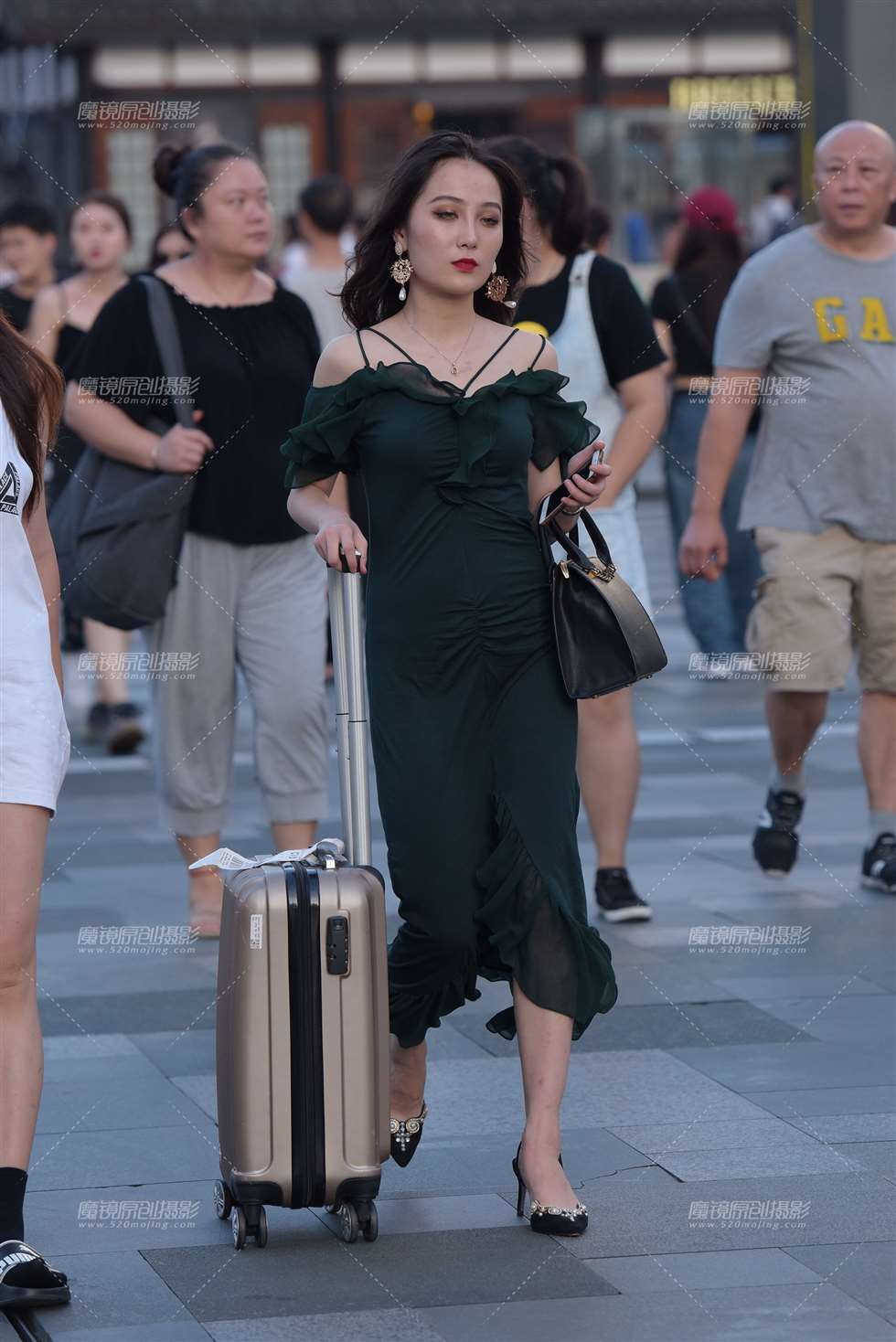 图片[1]-连衣裙美女-街拍流行馆