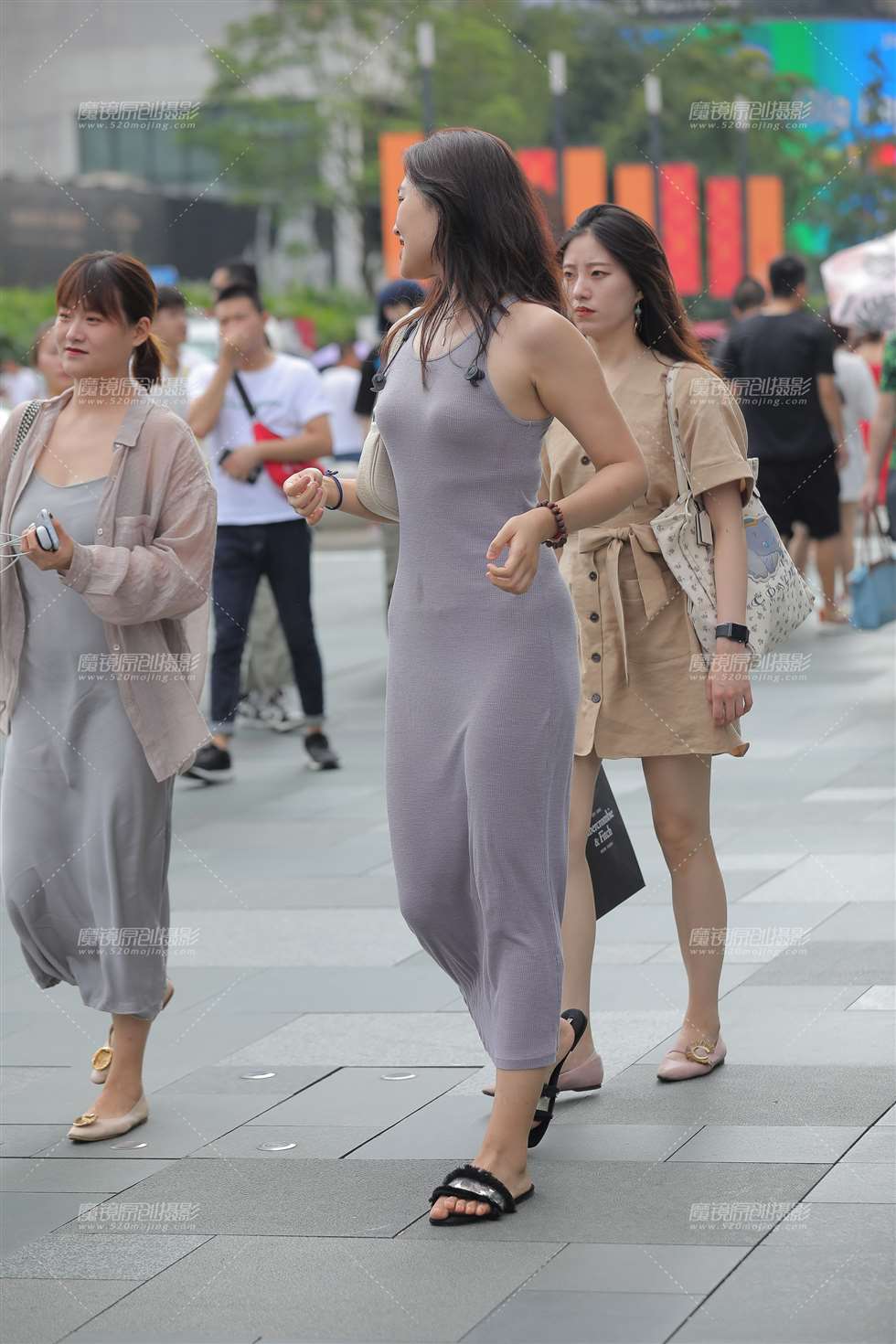 图片[1]-石灰长裙**-街拍流行馆