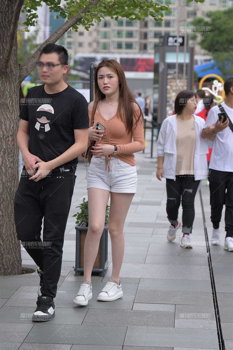 图片[4]-大白腿，白热裤-街拍流行馆
