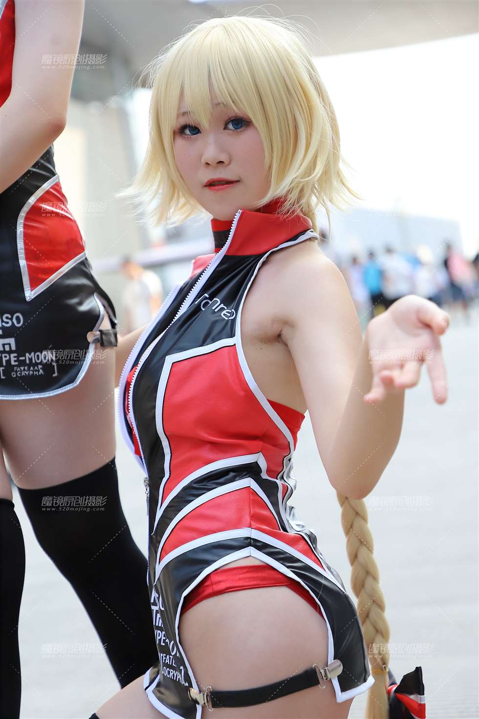 图片[1]-性感赛车服coser-街拍流行馆