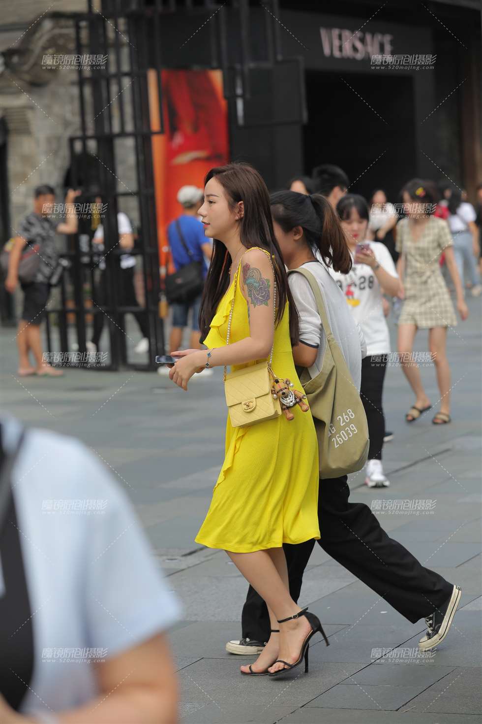 图片[4]-黄裙美眉-街拍流行馆