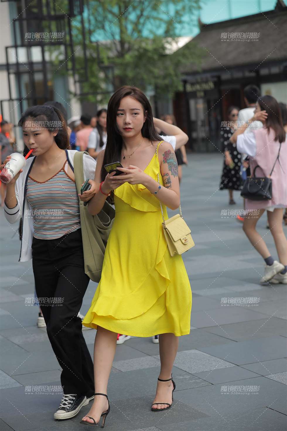 图片[5]-黄裙美眉-街拍流行馆