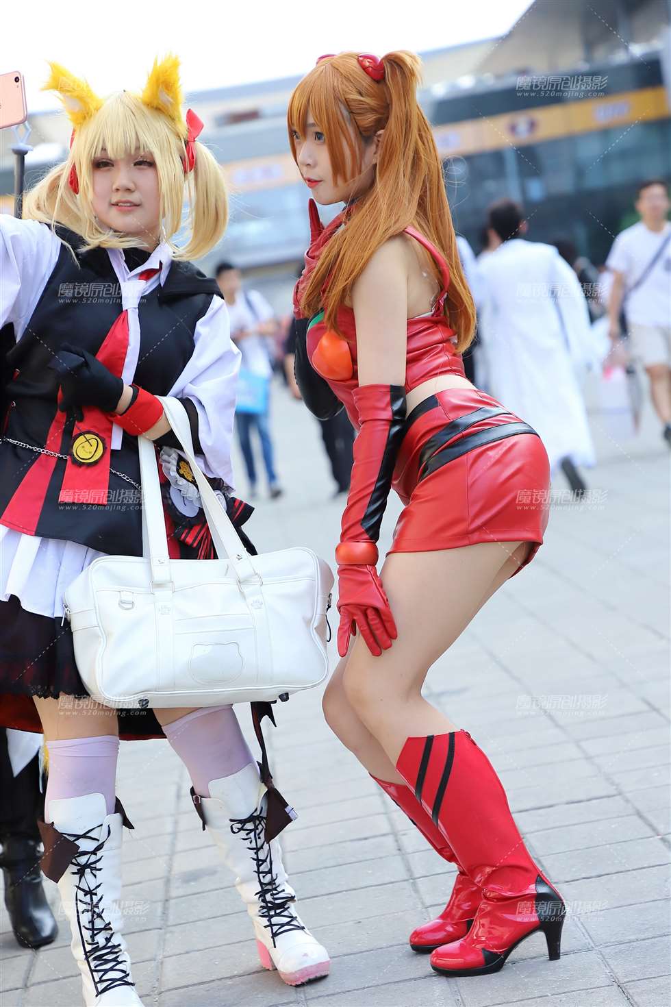 图片[1]-红色皮装coser-街拍流行馆