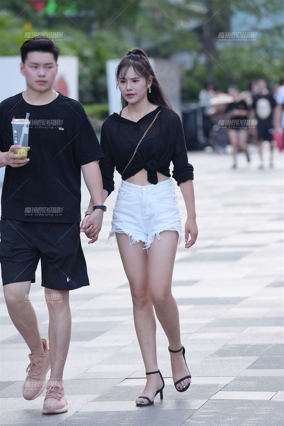 图片[1]-热裤美女-街拍流行馆