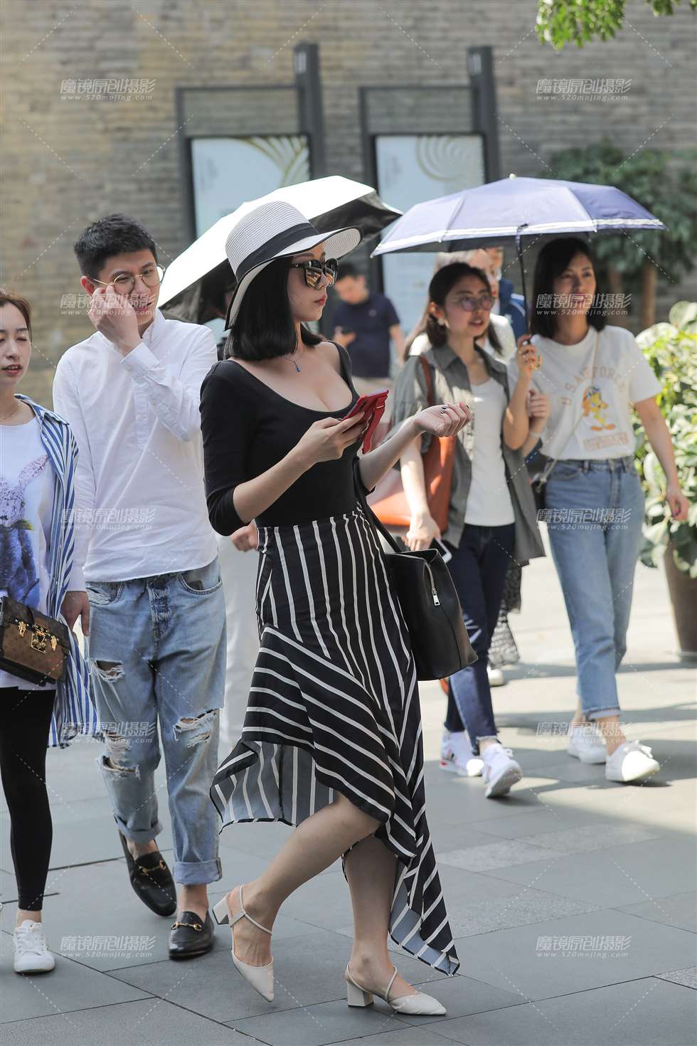 图片[1]-高冷艳丽美女-街拍流行馆