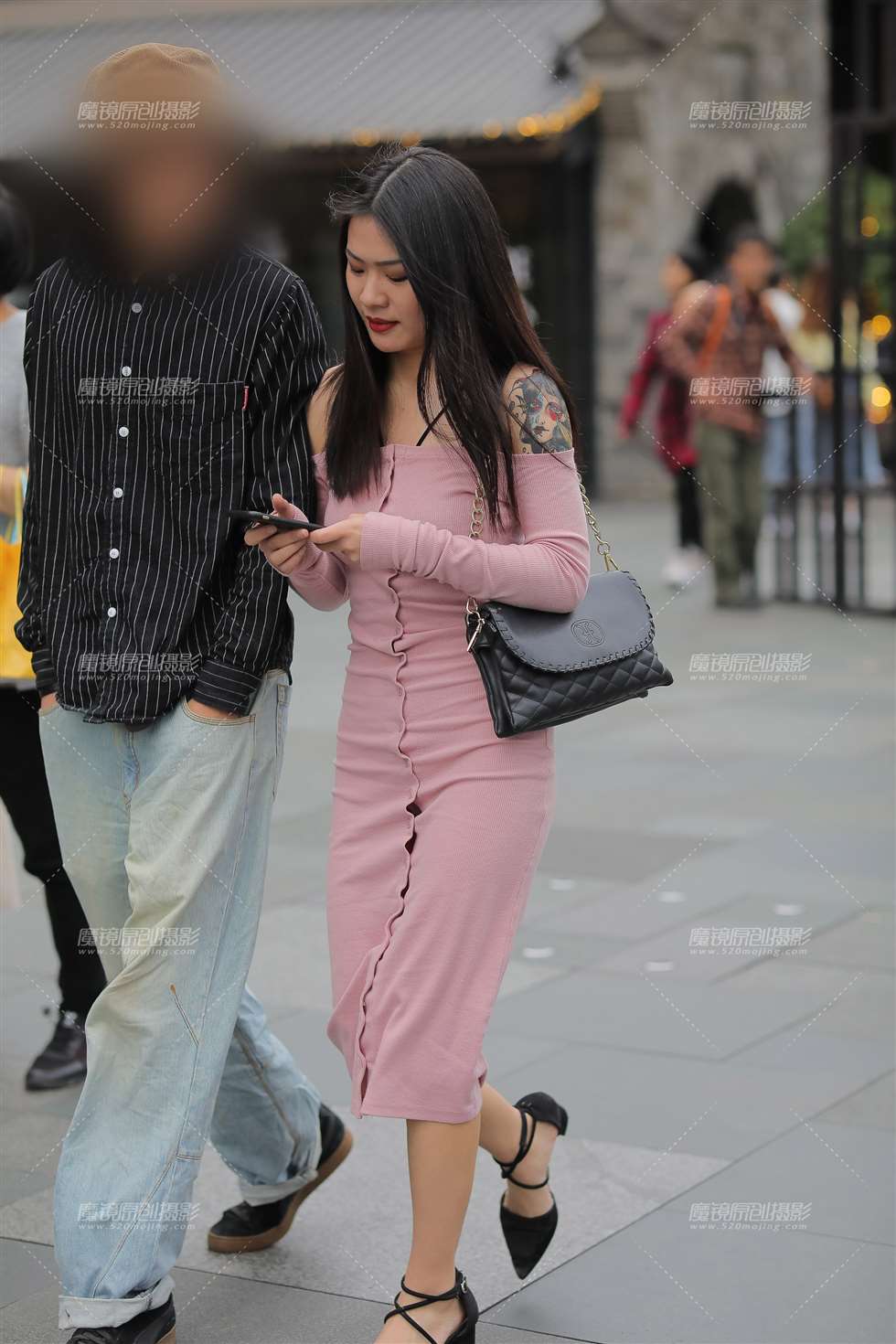 图片[1]-粉裙-街拍流行馆