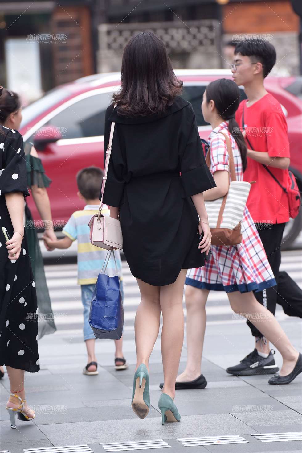 图片[2]-墨镜美女-街拍流行馆