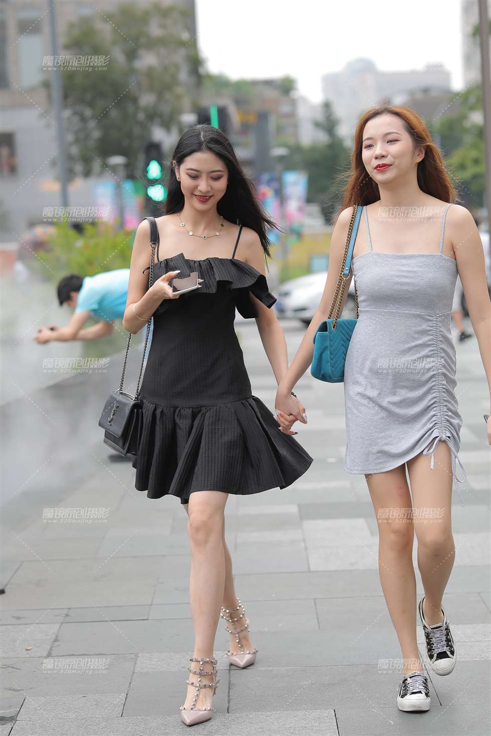 图片[3]-高颜值的小姐姐很自信-街拍流行馆