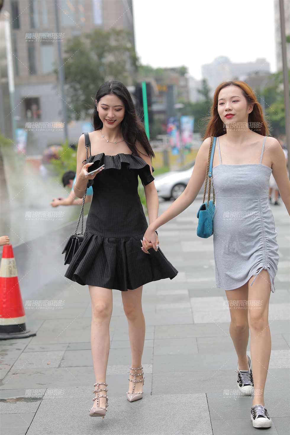 图片[4]-高颜值的小姐姐很自信-街拍流行馆