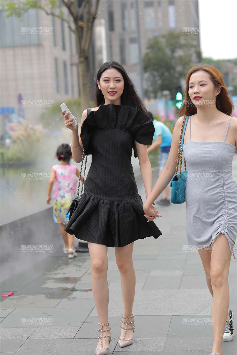 图片[5]-高颜值的小姐姐很自信-街拍流行馆
