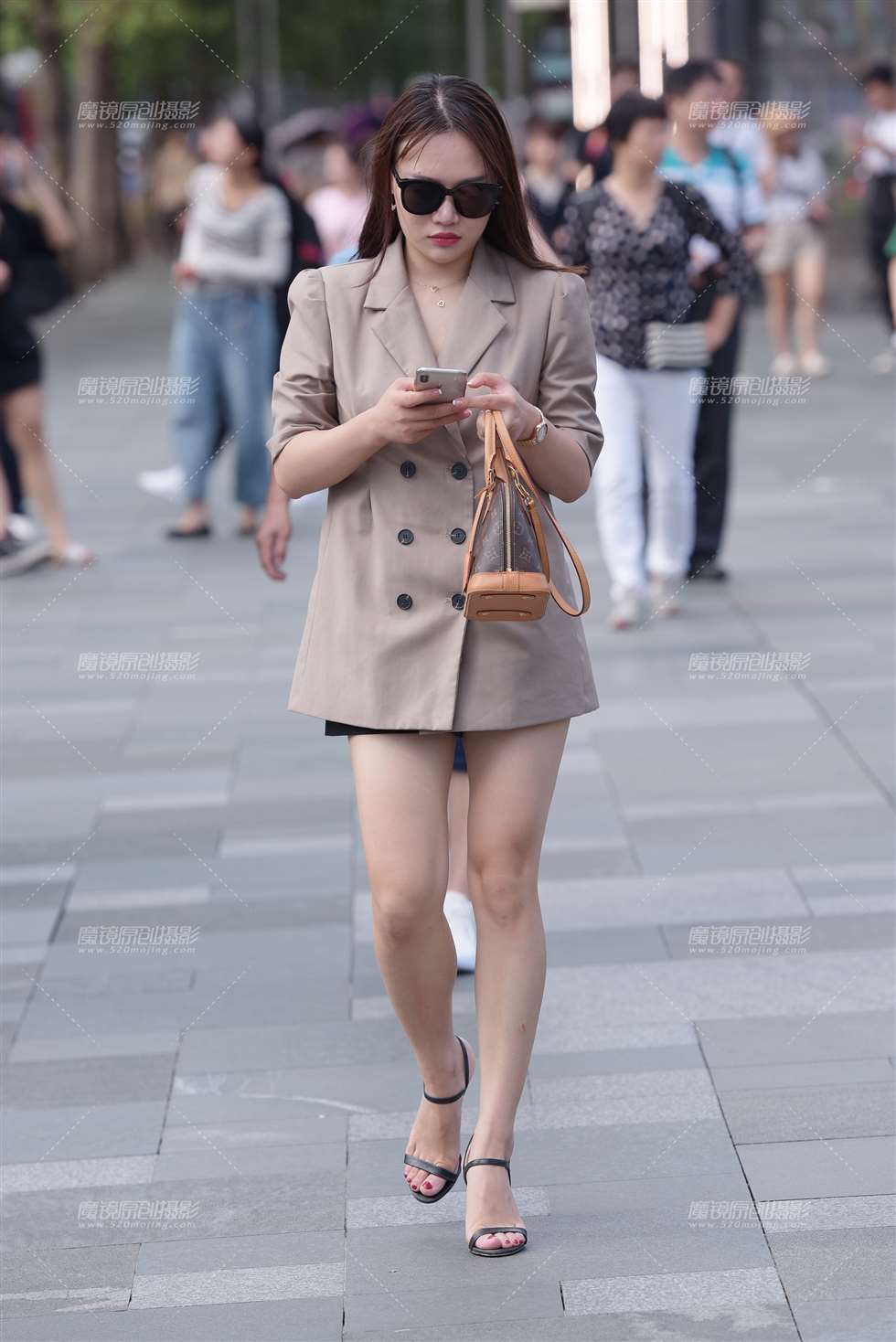 图片[4]-制服美女-街拍流行馆