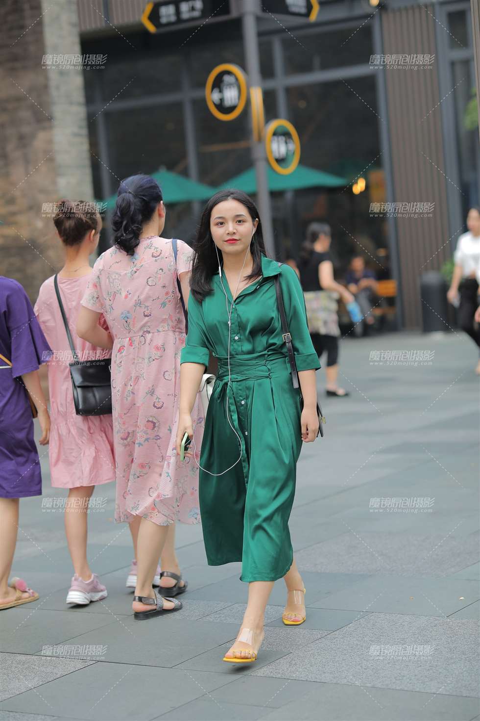 图片[3]-小姐姐看起来大气优雅-街拍流行馆