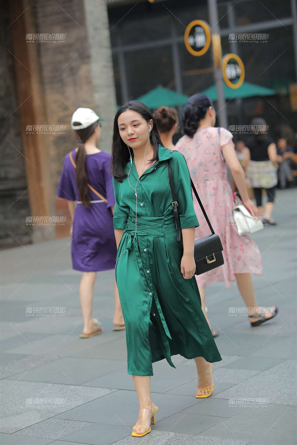 图片[4]-小姐姐看起来大气优雅-街拍流行馆