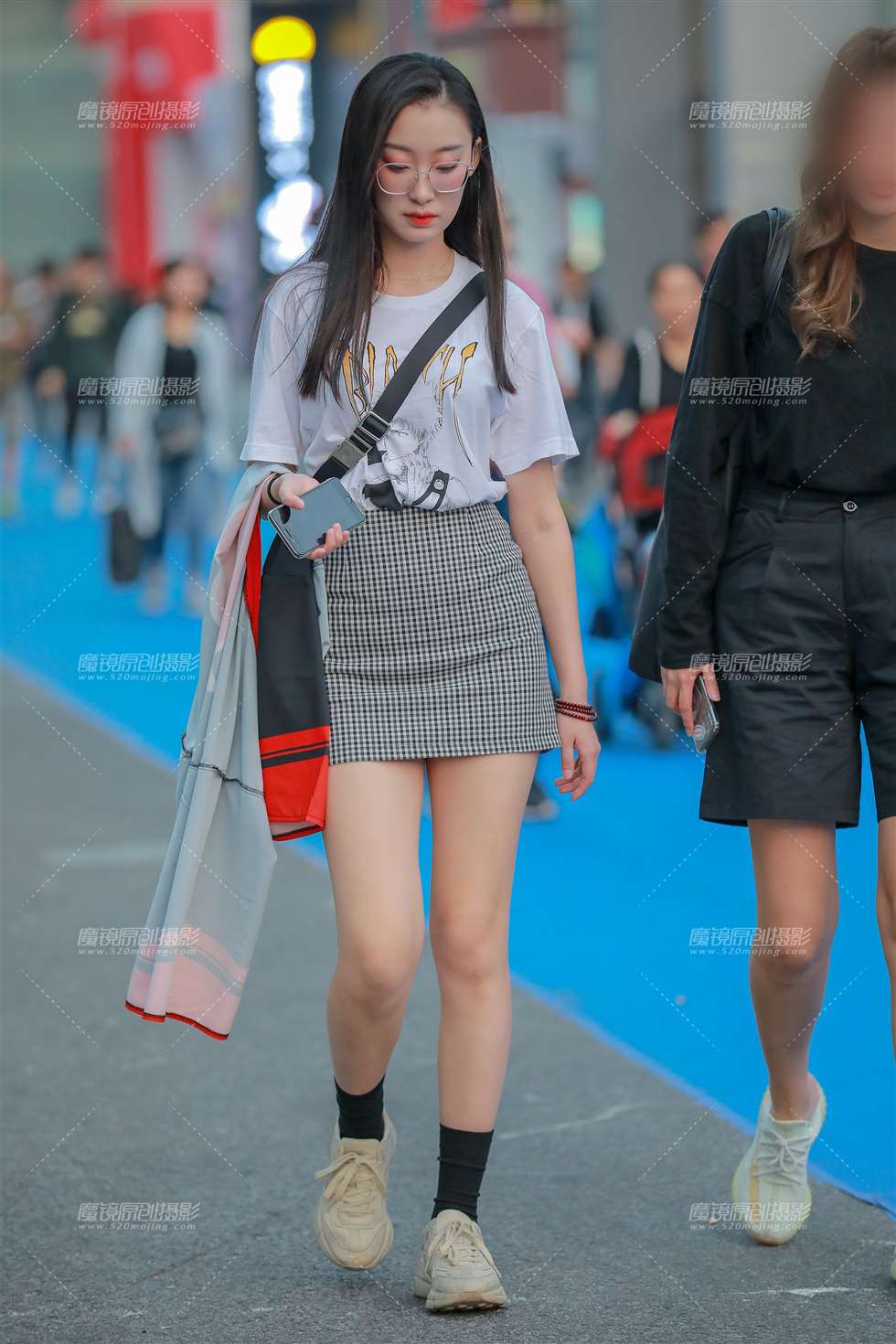图片[3]-包臀裙长腿小妹-街拍流行馆