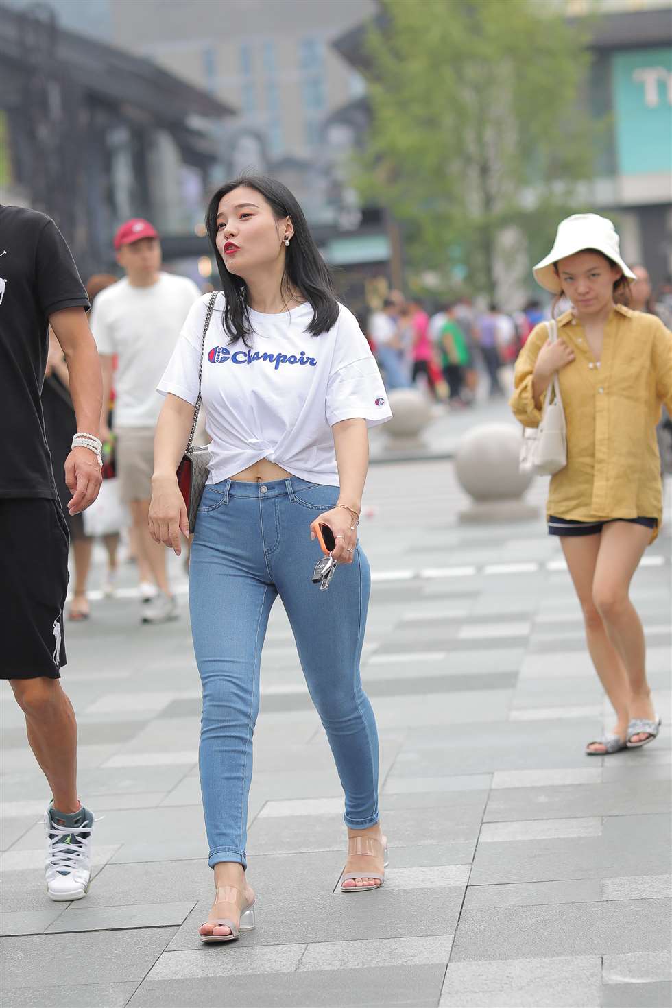 图片[3]-丰满紧身牛仔-街拍流行馆