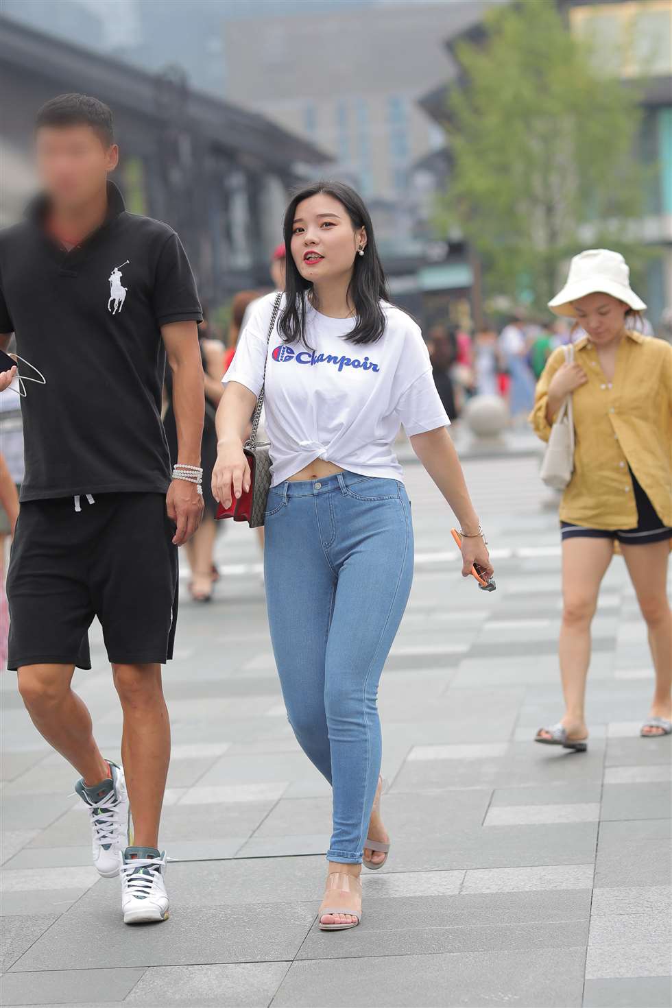 图片[4]-丰满紧身牛仔-街拍流行馆