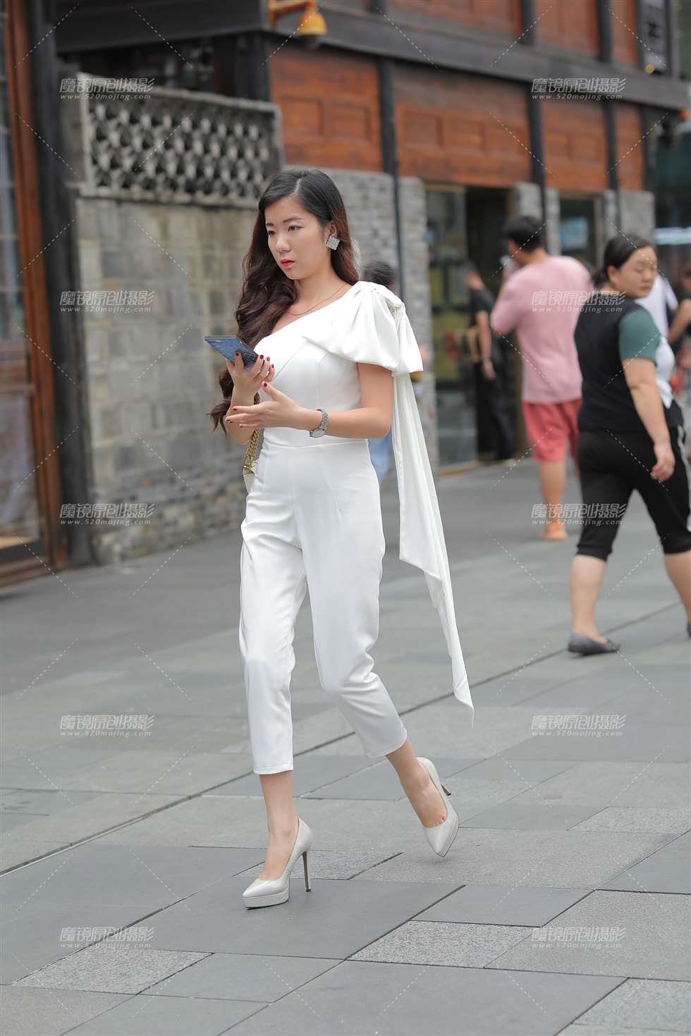 图片[4]-美女穿上高跟鞋 轻松拥有端庄女神气息-街拍流行馆