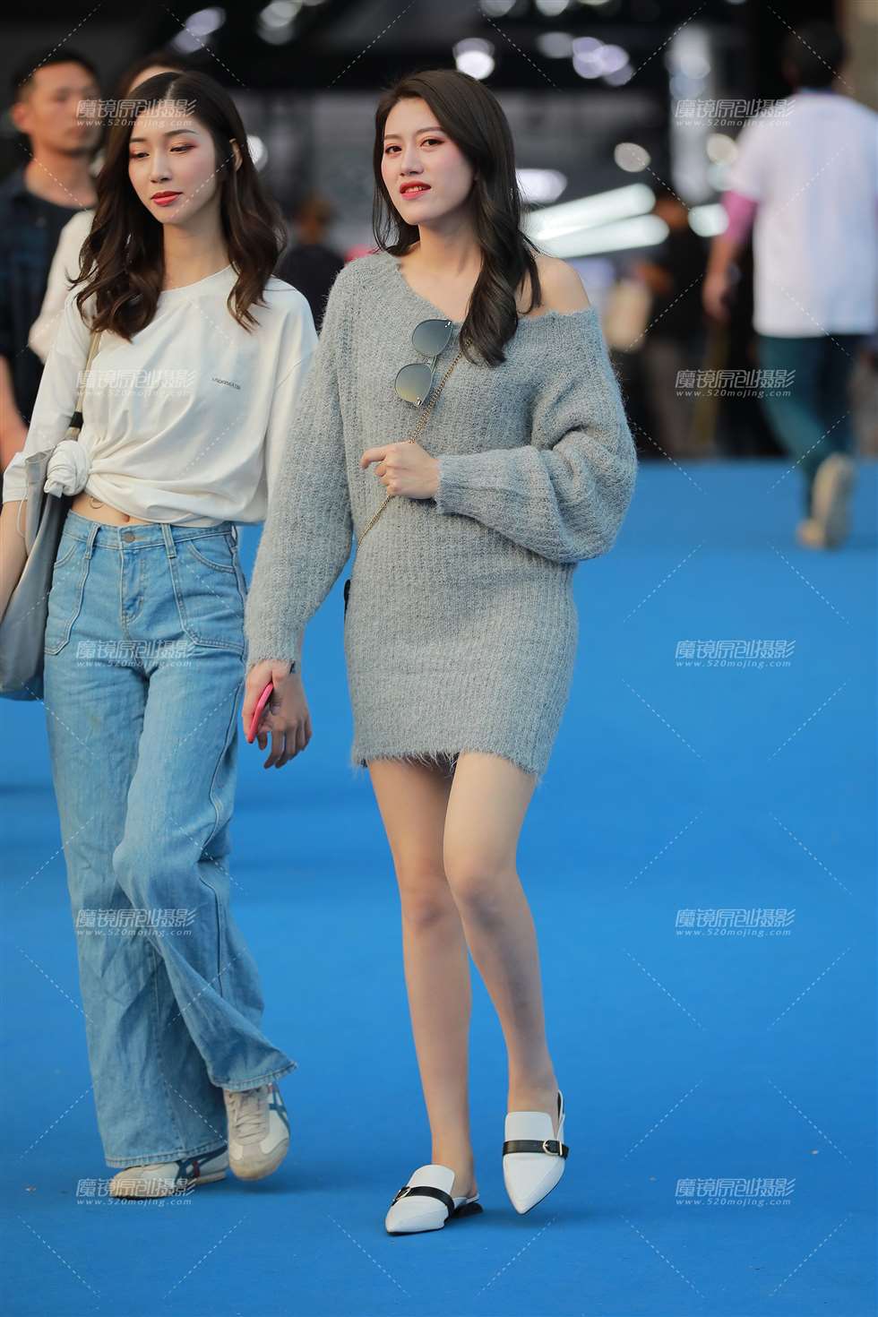 图片[1]-短裙时尚美女-街拍流行馆